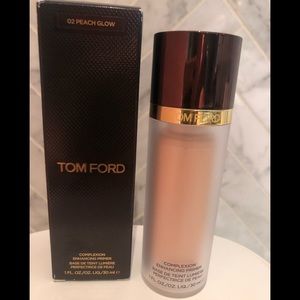 Complexion enhancing primer
